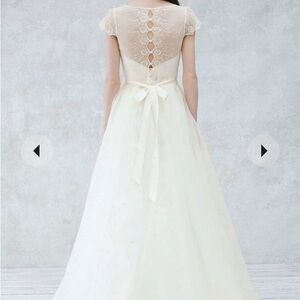 Ivory Scallop Lace Wedding Dress